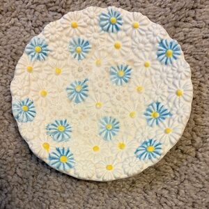 Daisy Embossed Decorative Plate